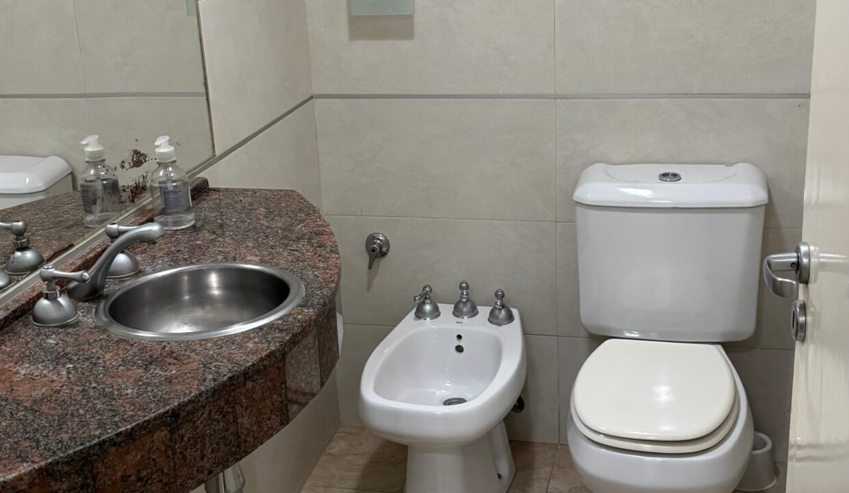 WhatsApp Image 2025-10-17 at 16.41.01 (1)