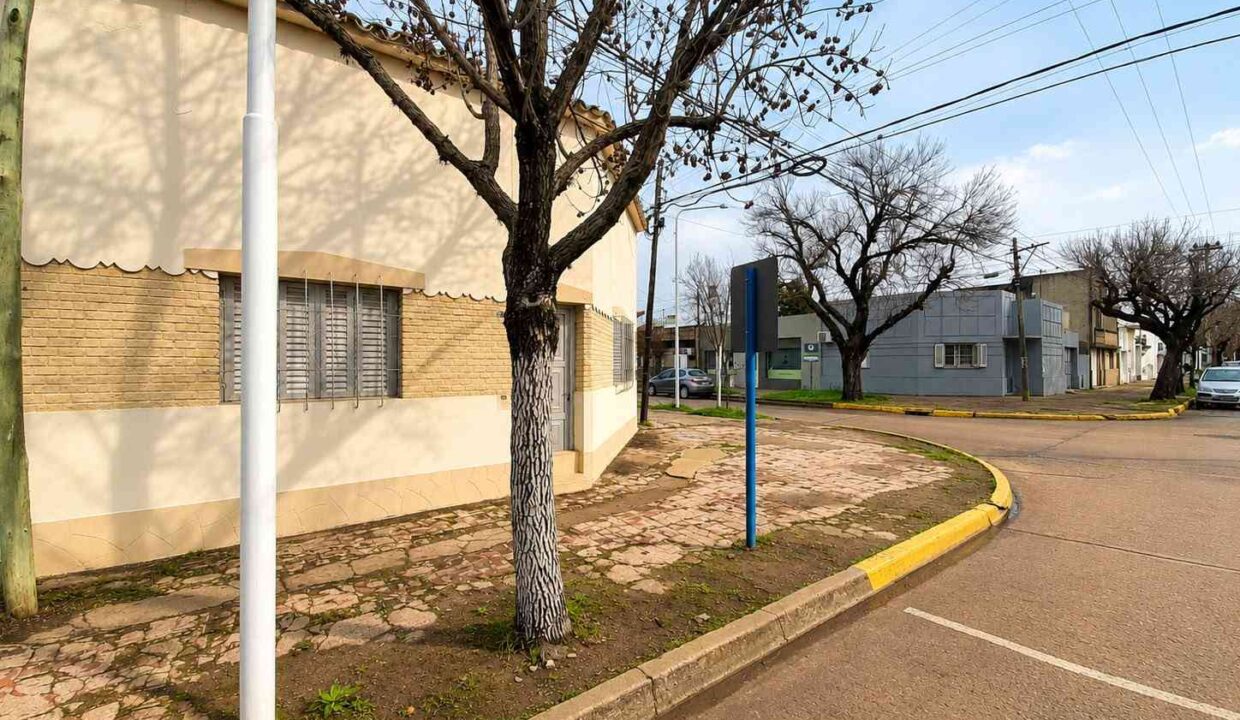 imagen frente sin carteles 2